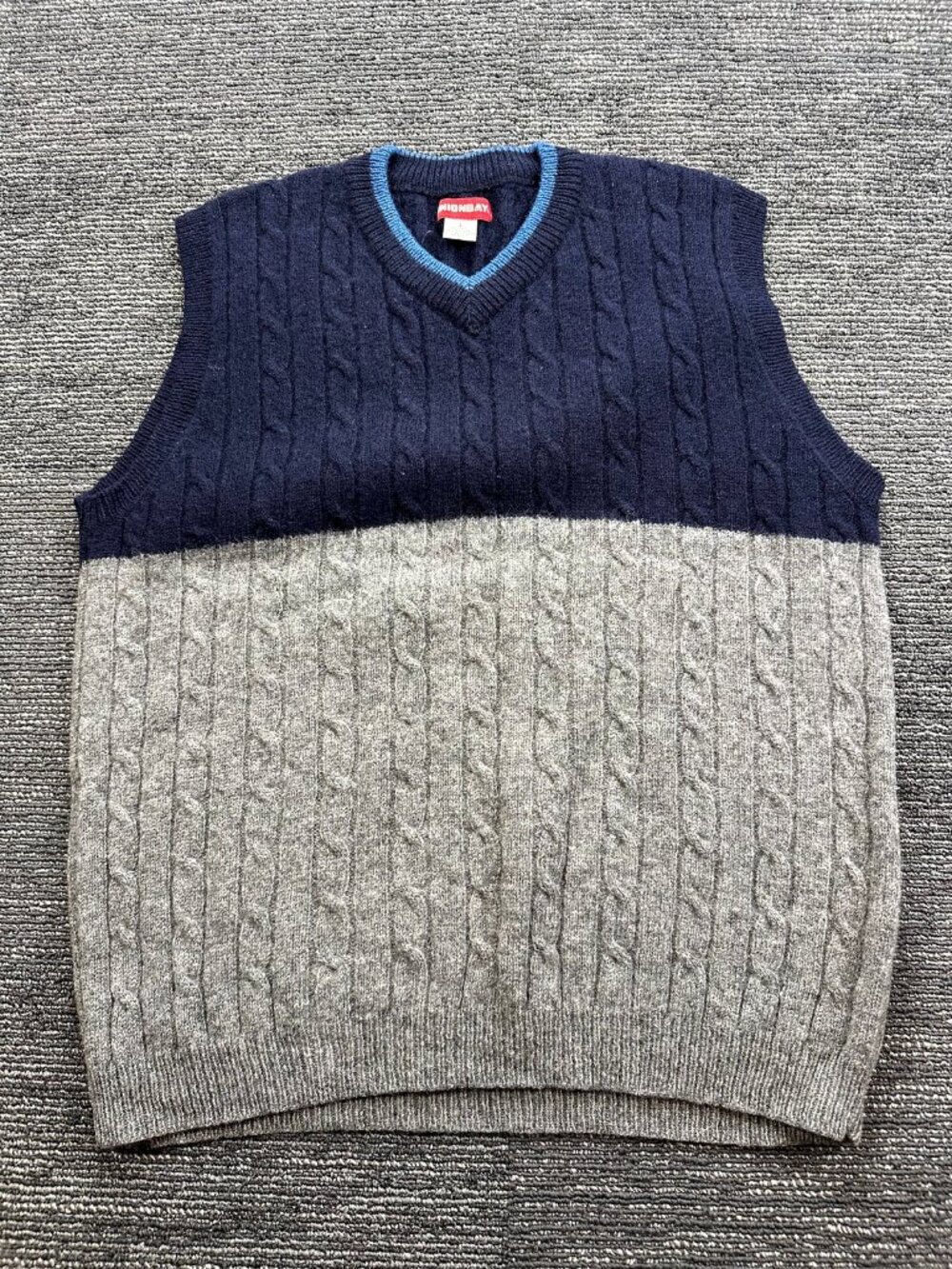 Unionbay Mens L 100% Wool Cable Knit Sweater Vest V-Neck Navy Gray Colorblock